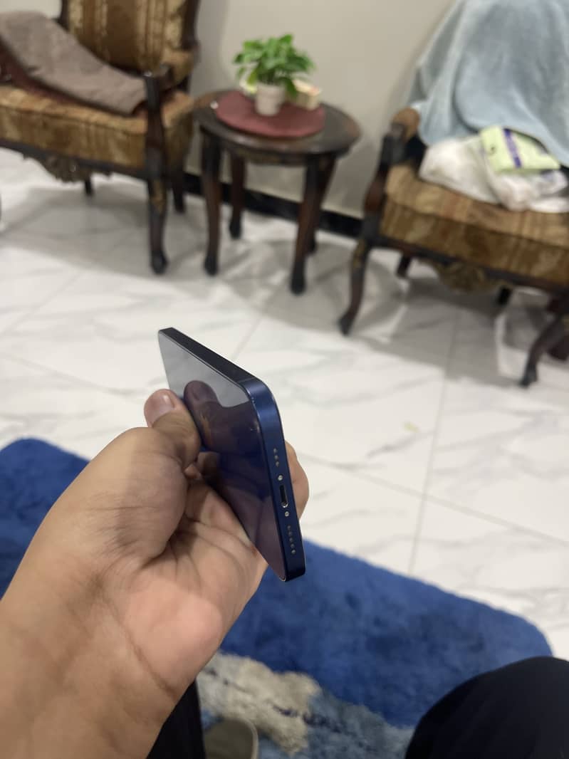 Apple iPhone 12 3
