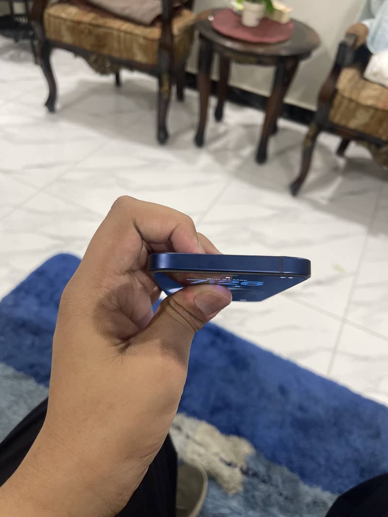 Apple iPhone 12 4