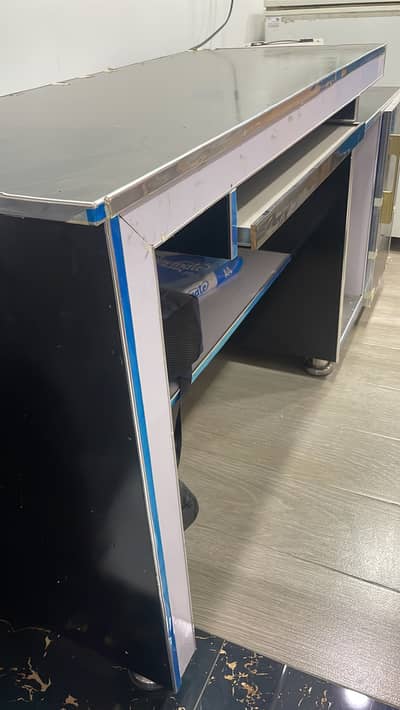 Computer table