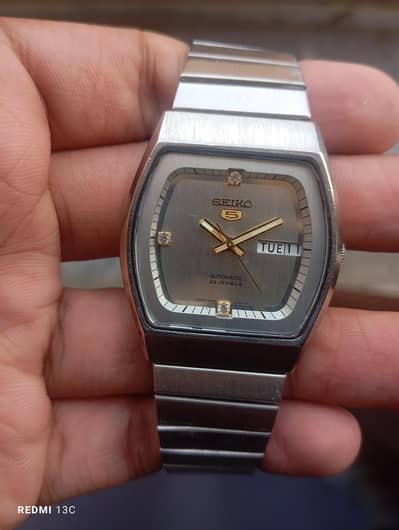 vintage seiko 5 automatic men's watch.