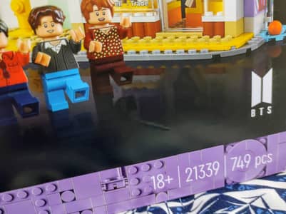 ORIGINAL LEGOS BTS EDITION ( DYNAMITE )
