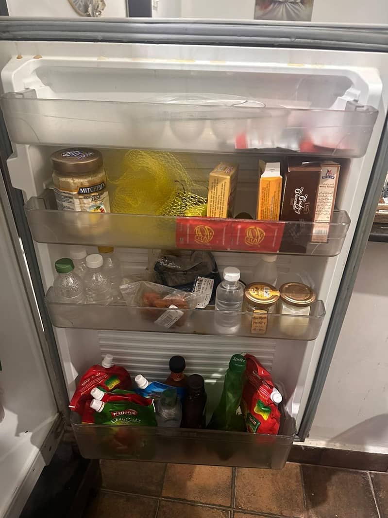 Medium size fridge 4