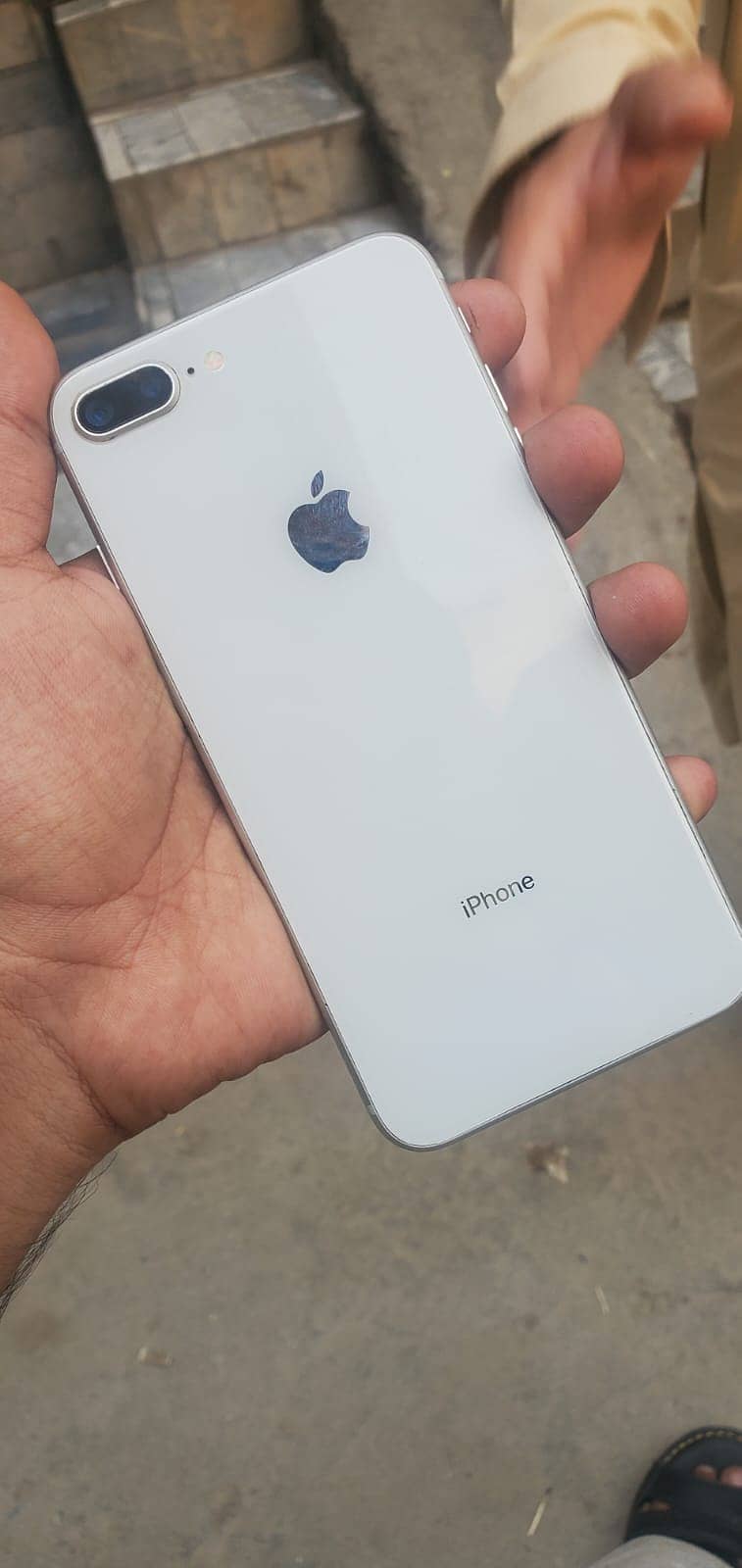 Apple iPhone 8 Plus 4