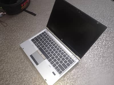 HP Elitebook 2560p 4gb Ram i5 4th gen. URGENT SALE
