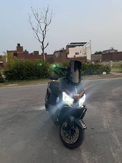 Eveon Titan lithium  Scooty