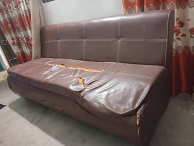 sofa  sale k liye avalible hai