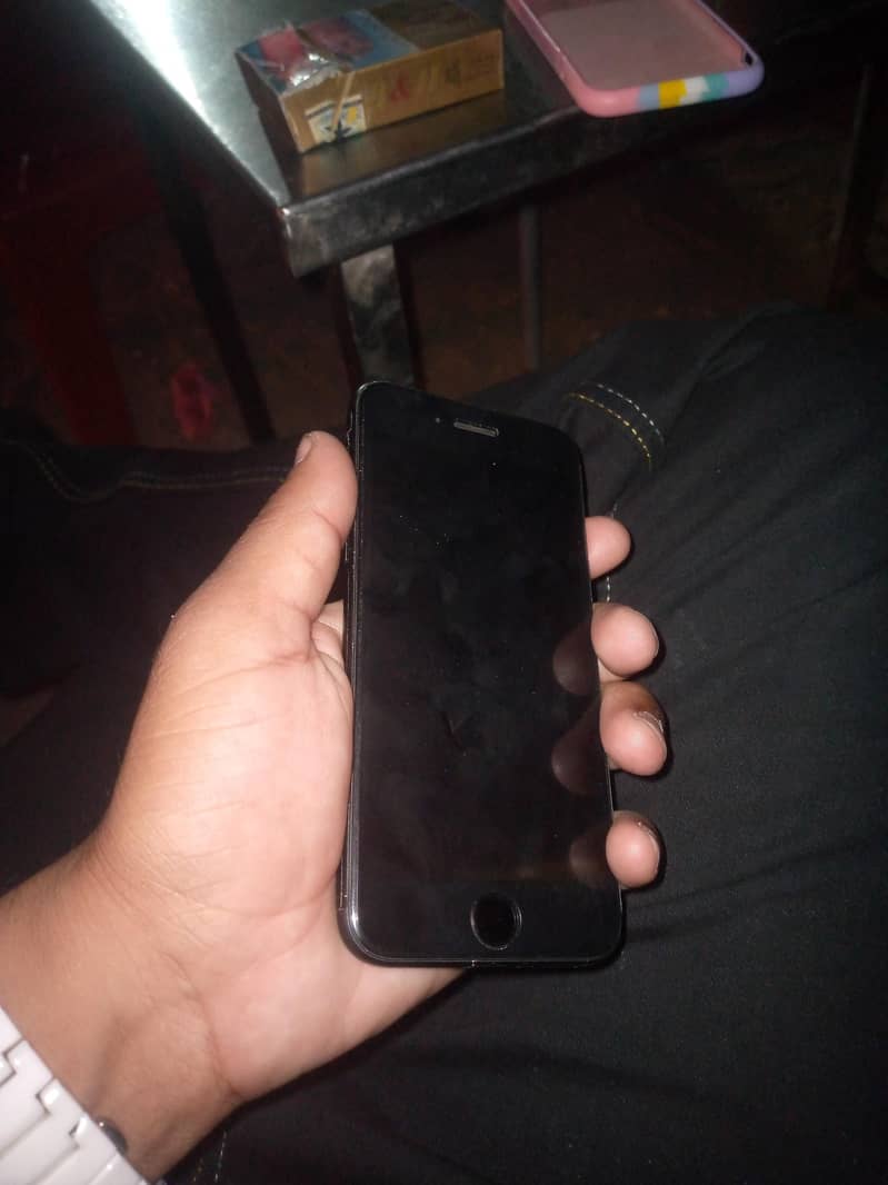 Apple iPhone 7 2