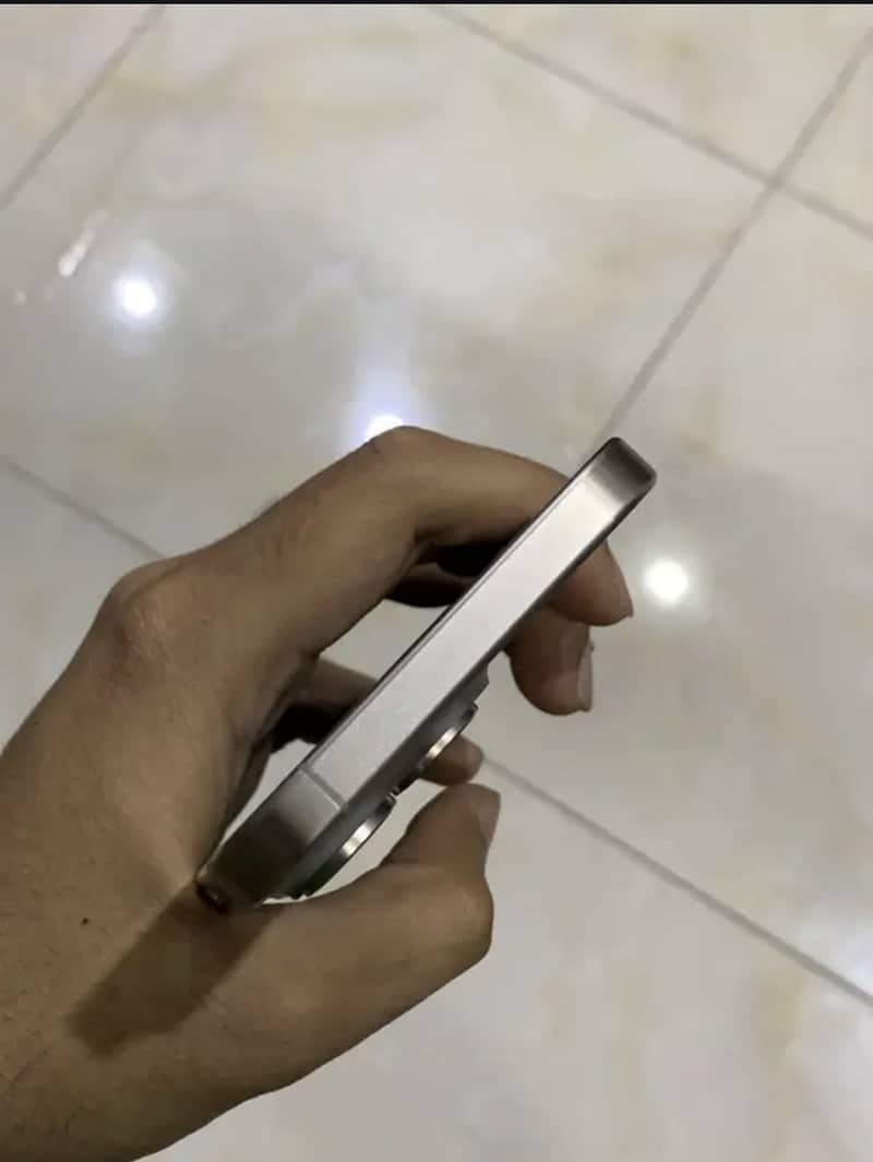 Apple iPhone 15 plus 3