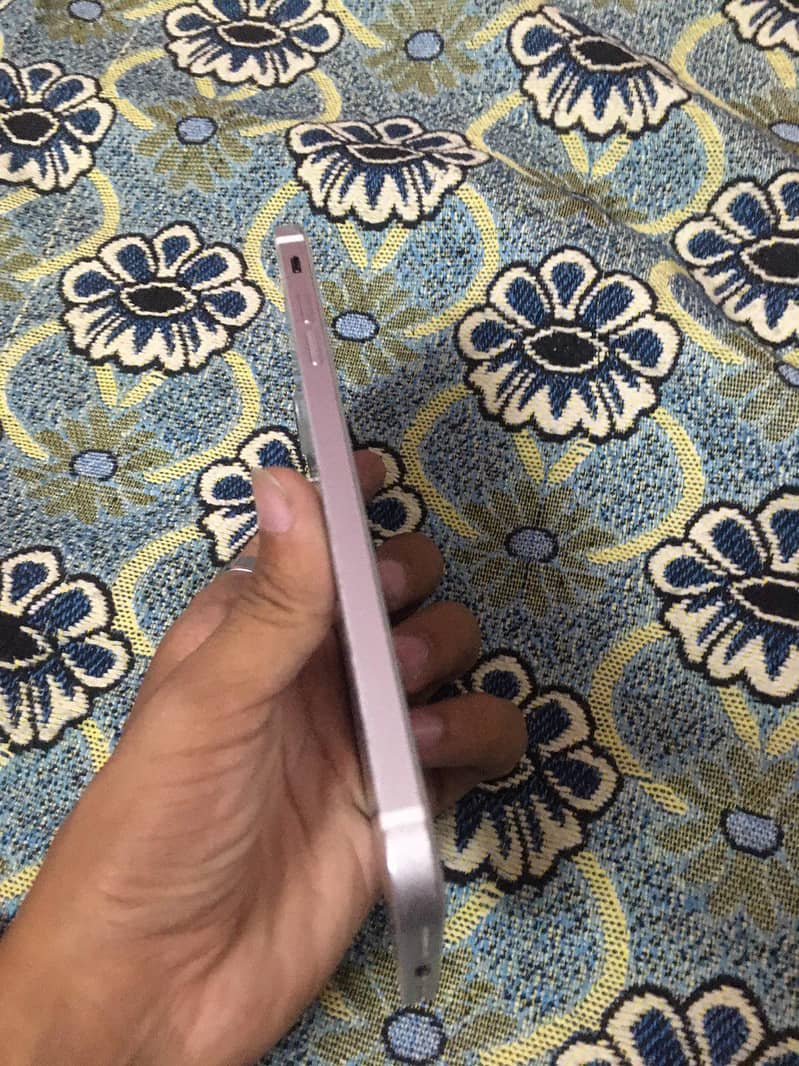 Apple iPhone 7 Plus 6