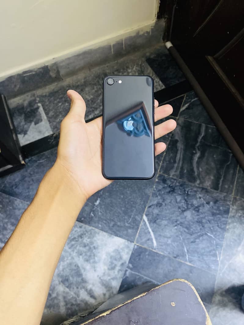 Apple iPhone SE 8