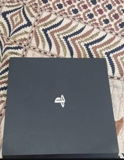 PS4 pro 1 tyrabite with 10 games installed