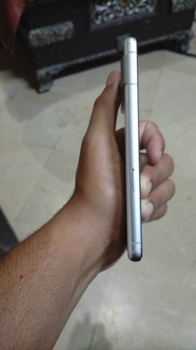 Google Pixel 7 4