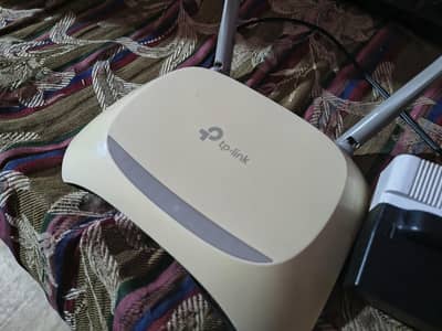 TP Link WIFI Router For sell With free charger