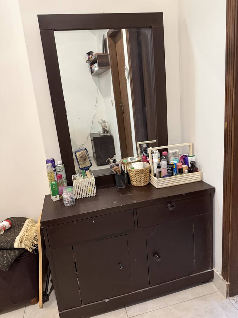 2 side tables + dressing table 3
