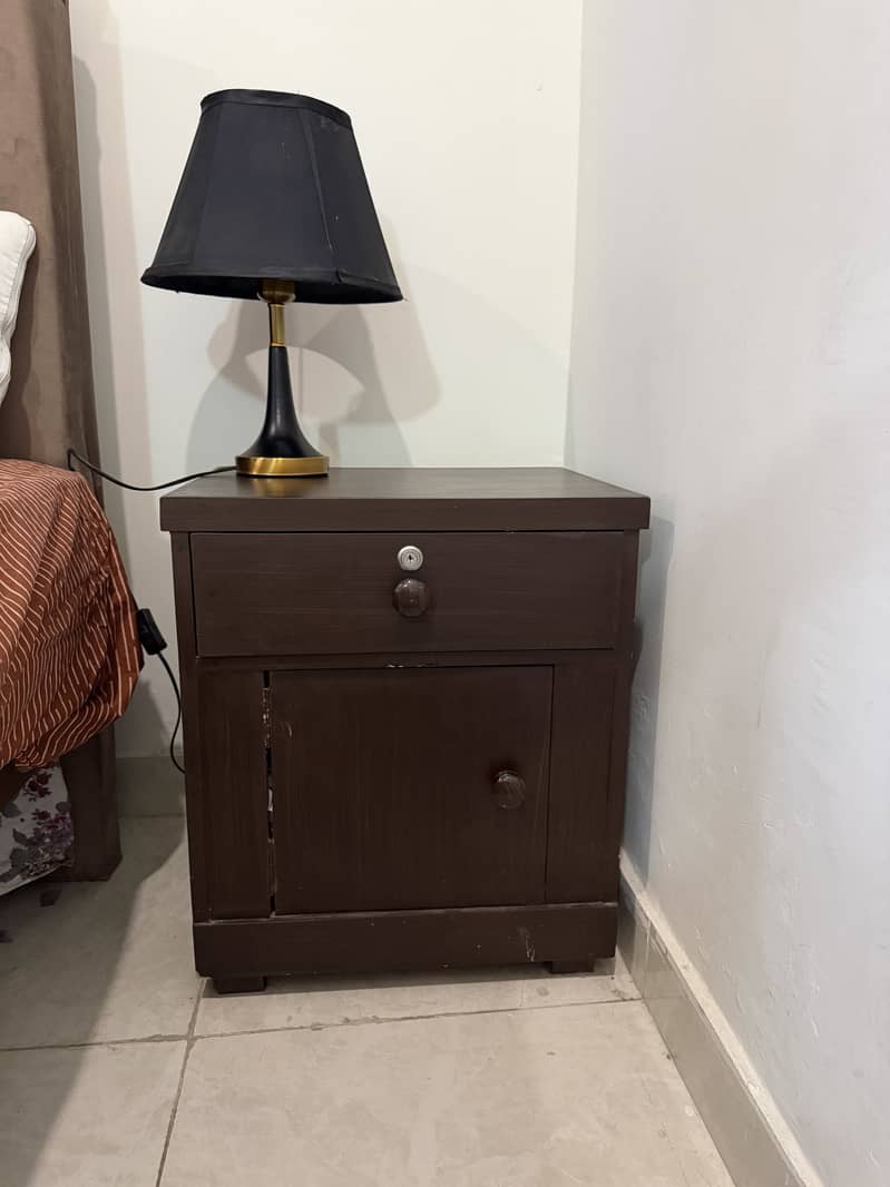 2 side tables + dressing table 4