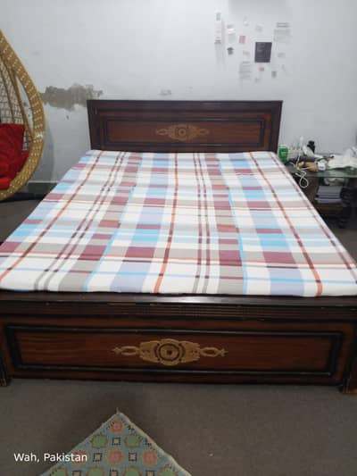 Queen size bed