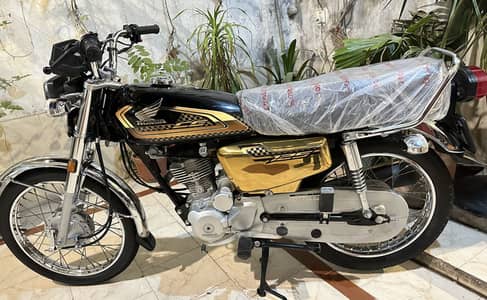 Honda CG 125 SE 2024/25 Gold all punjab number Biometric available