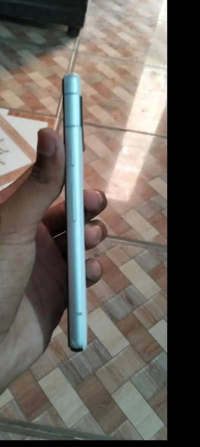 Brand new phone h box and original cable sath h.  Whatsapp 03197023619