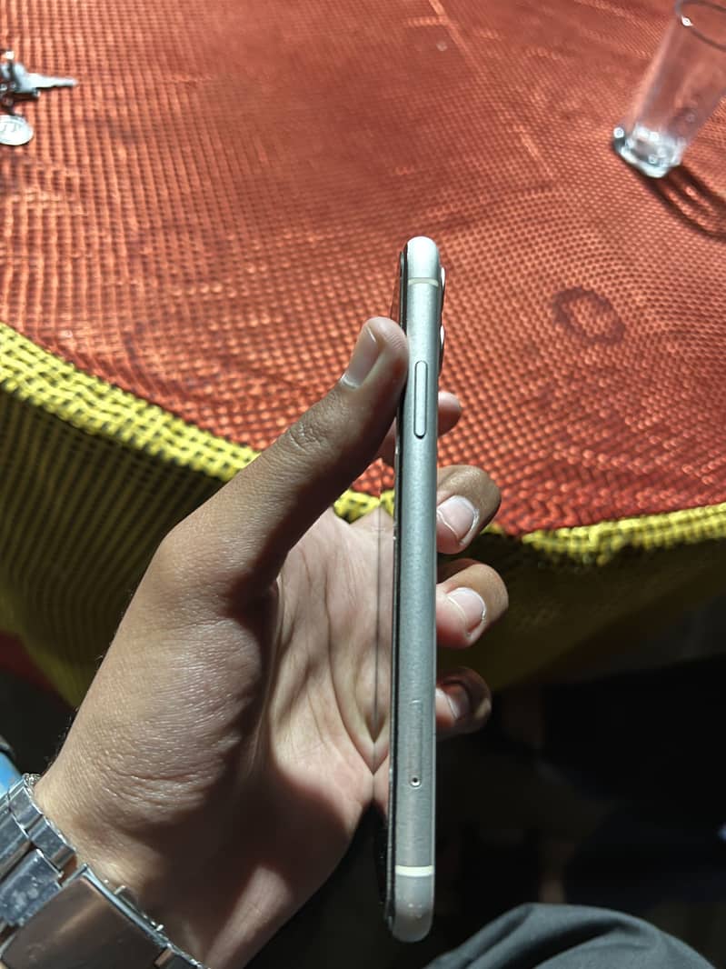 Apple iPhone 11 3