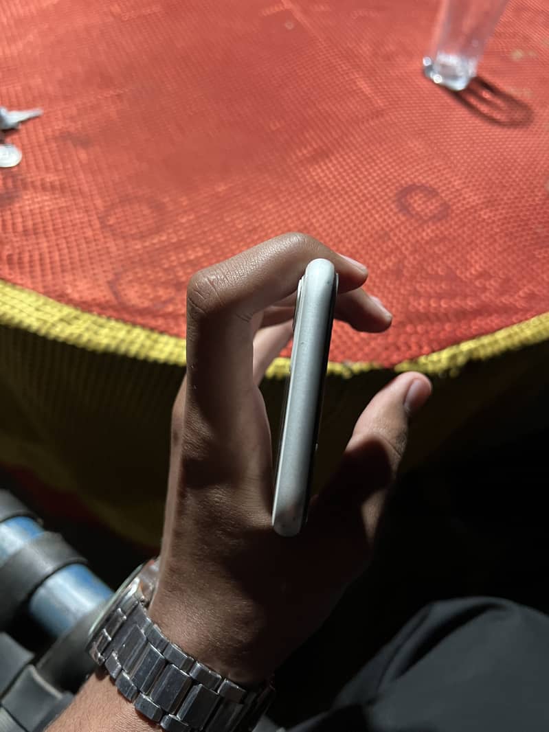 Apple iPhone 11 4