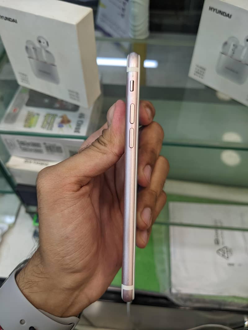 Apple iPhone 7 1