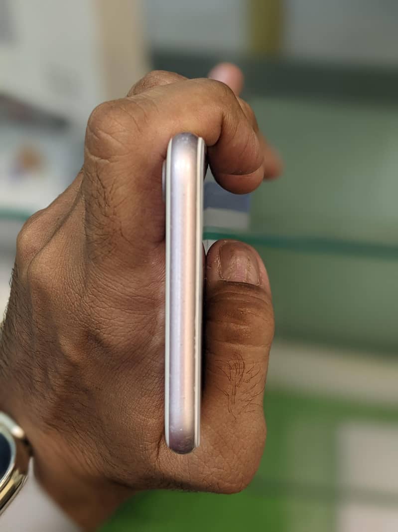 Apple iPhone 7 2