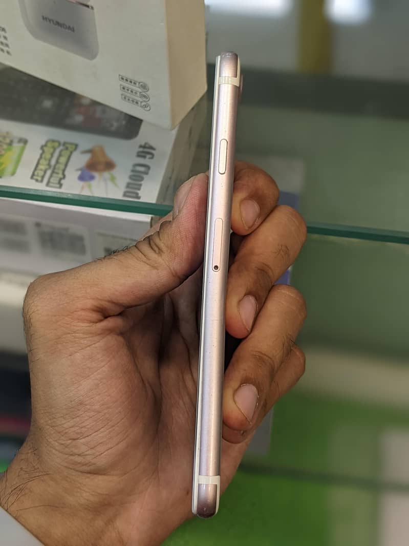 Apple iPhone 7 4