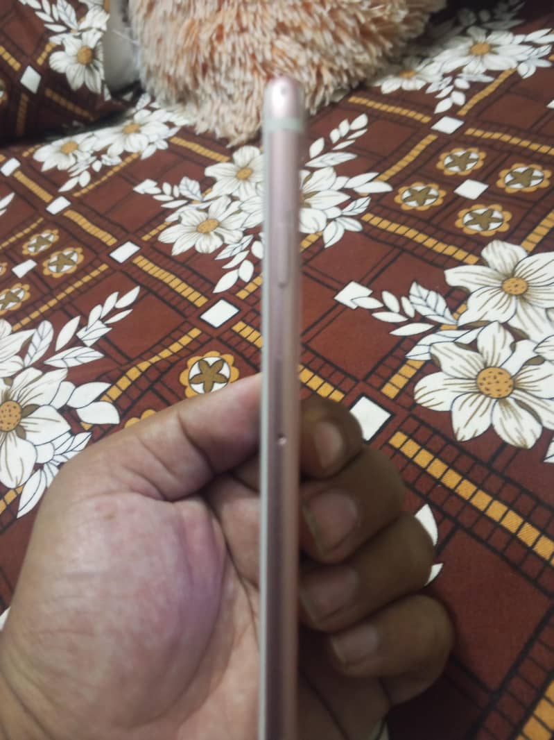Apple iPhone 7 1