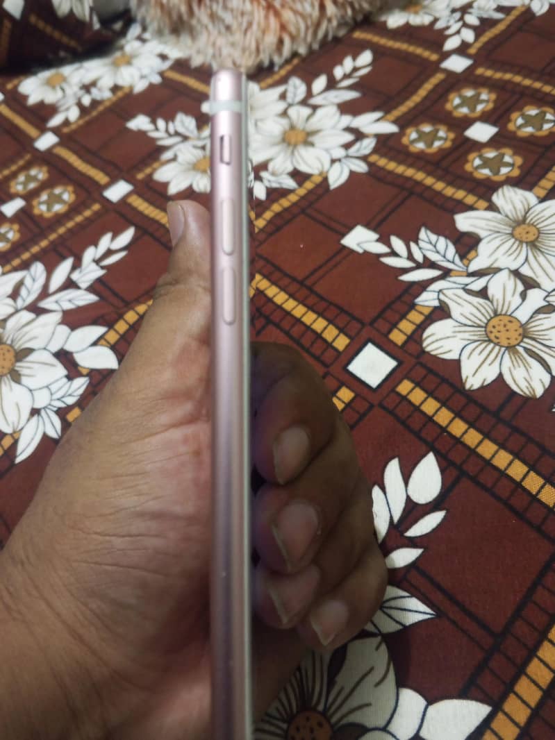 Apple iPhone 7 2