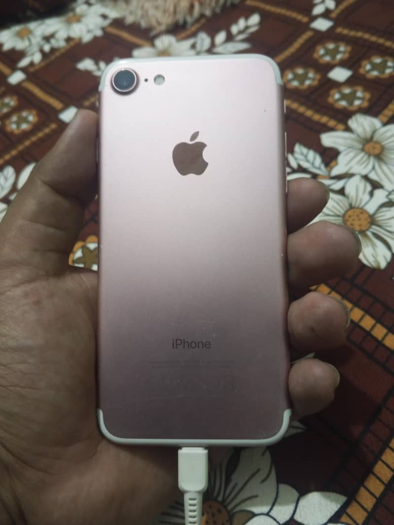 Apple iPhone 7 3
