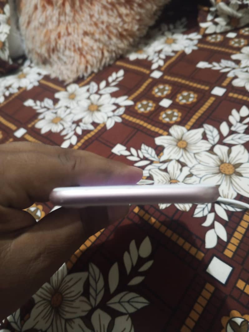 Apple iPhone 7 4