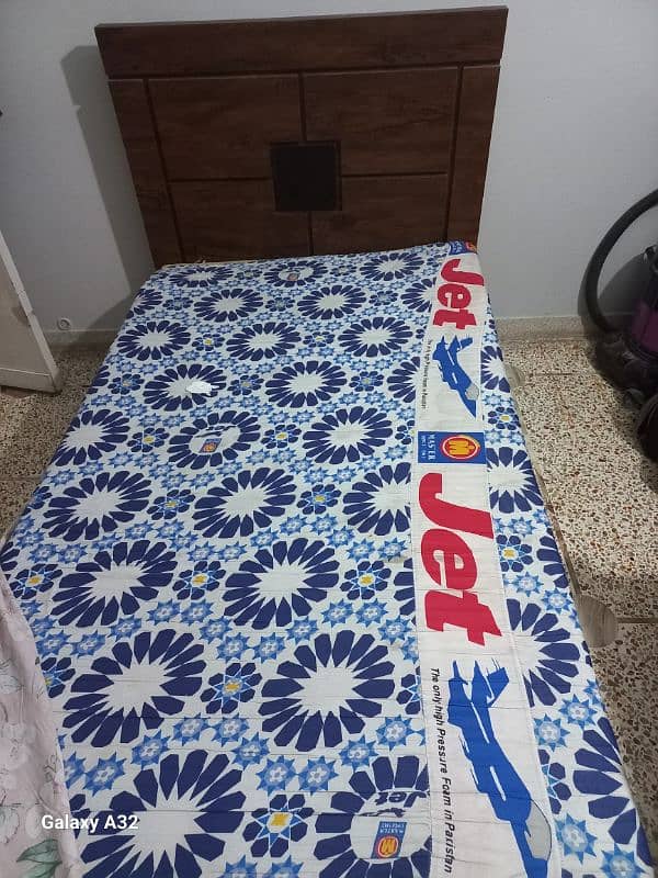 2 SINGLE BEDS ALMOST NEW 0