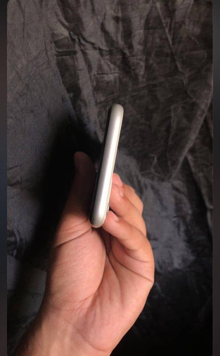 Apple iPhone 11 3