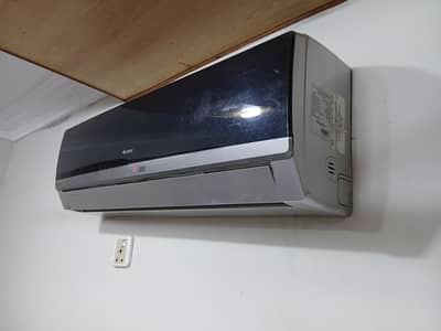 Gree 1 Ton inverter spilit A/C