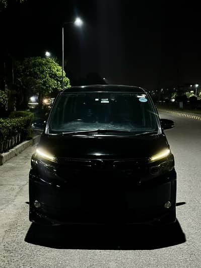 Toyota Voxy 2016