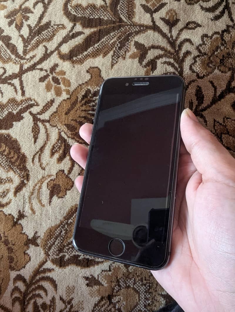 Apple iPhone 8 1