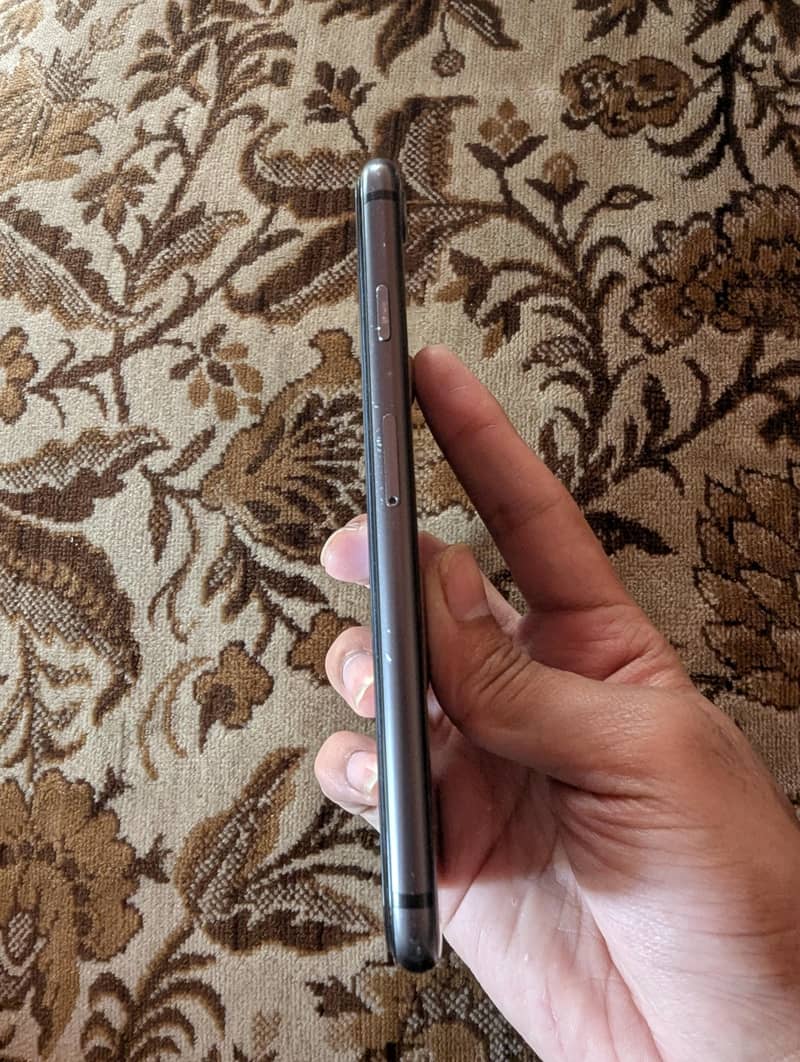 Apple iPhone 8 3