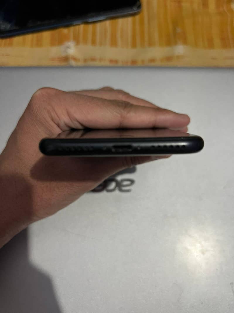 iPhone 7 3