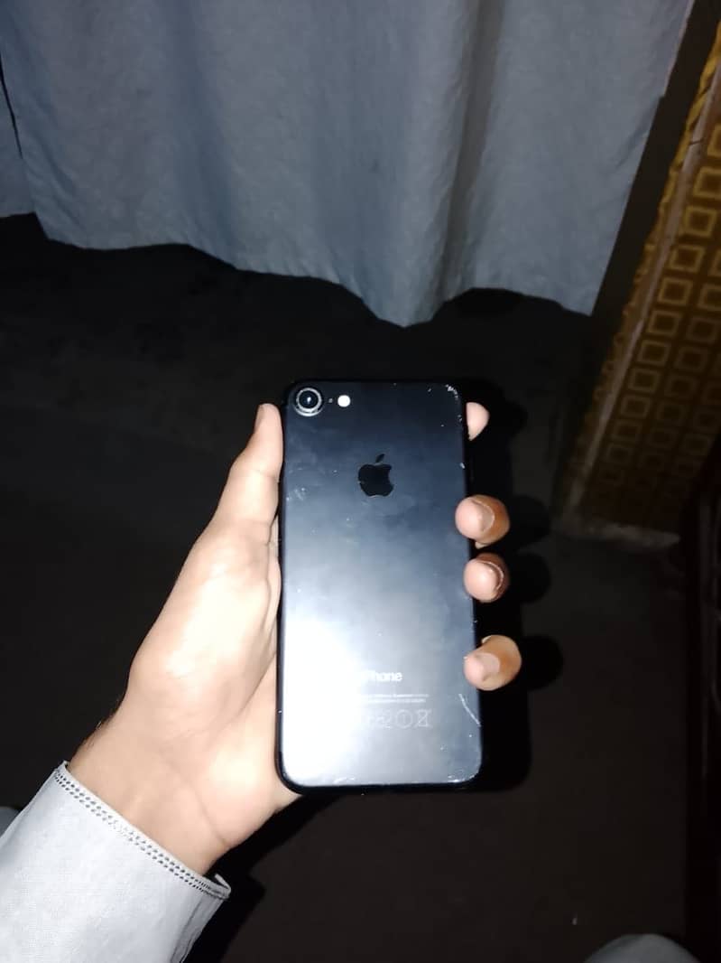 Apple iPhone 7 0