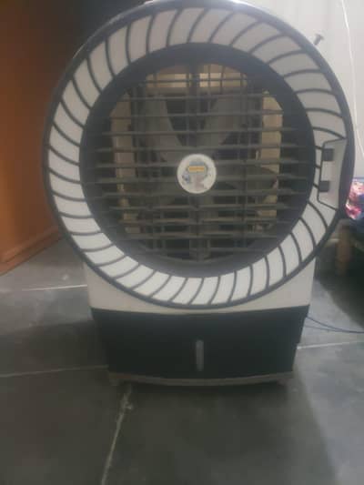 Cooler fan with compressor