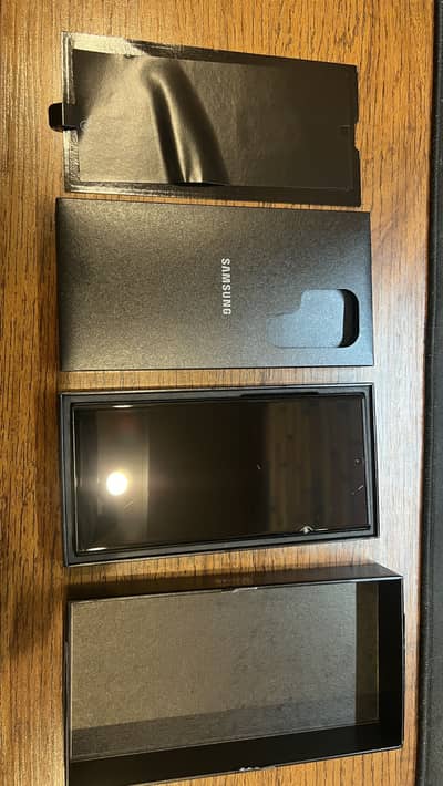 S23 Ultra 1TB dual-sim with minor screen damage