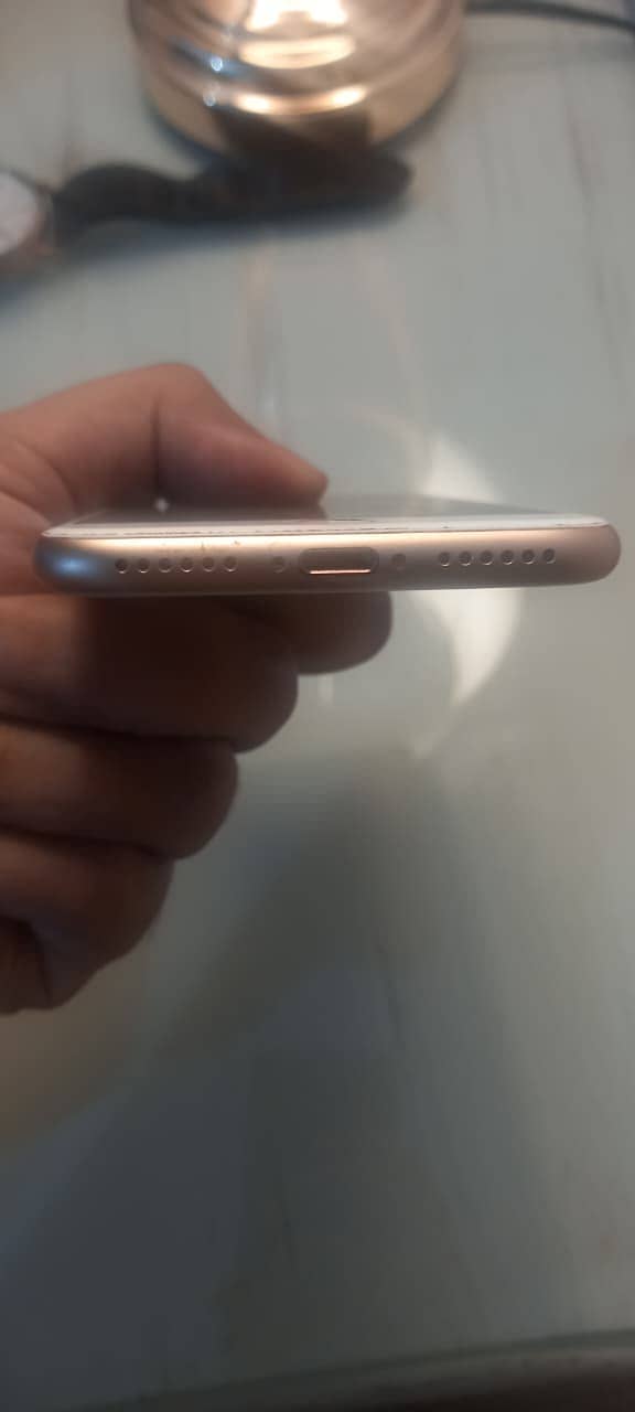 Apple iPhone 8 5