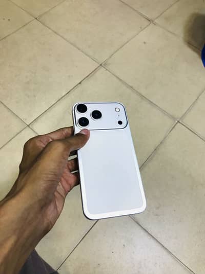 iPhone XR converted 17 pro
