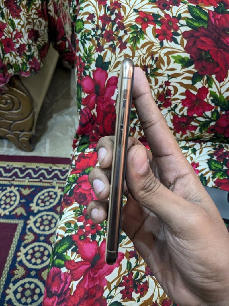 Apple iPhone 11 Pro 1