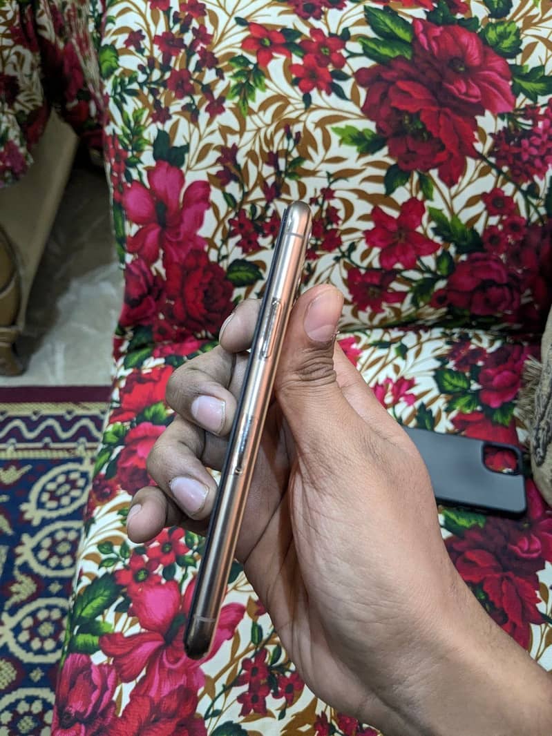 Apple iPhone 11 Pro 2