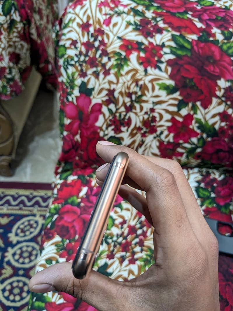 Apple iPhone 11 Pro 4