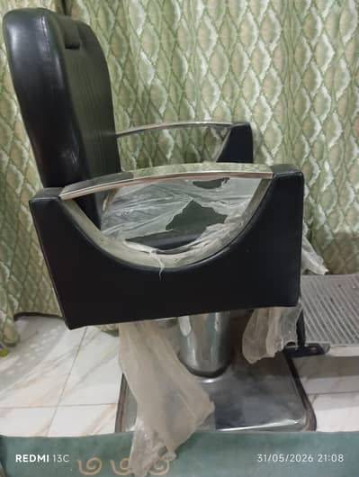 Saloon hydraulic Chair