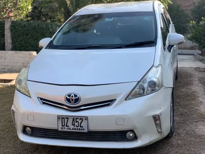 Toyota Prius Alpha 2012