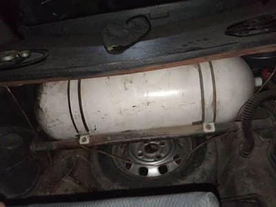 Cultus gas cylinder + CNG kit