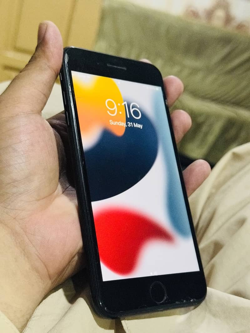 Apple iPhone 7 Plus 0